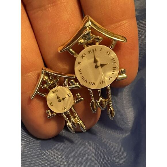 Vintage Big & Small Clock Brooch Pin with Mother of Pearl Face Pair‎ - Picture 2 of 7